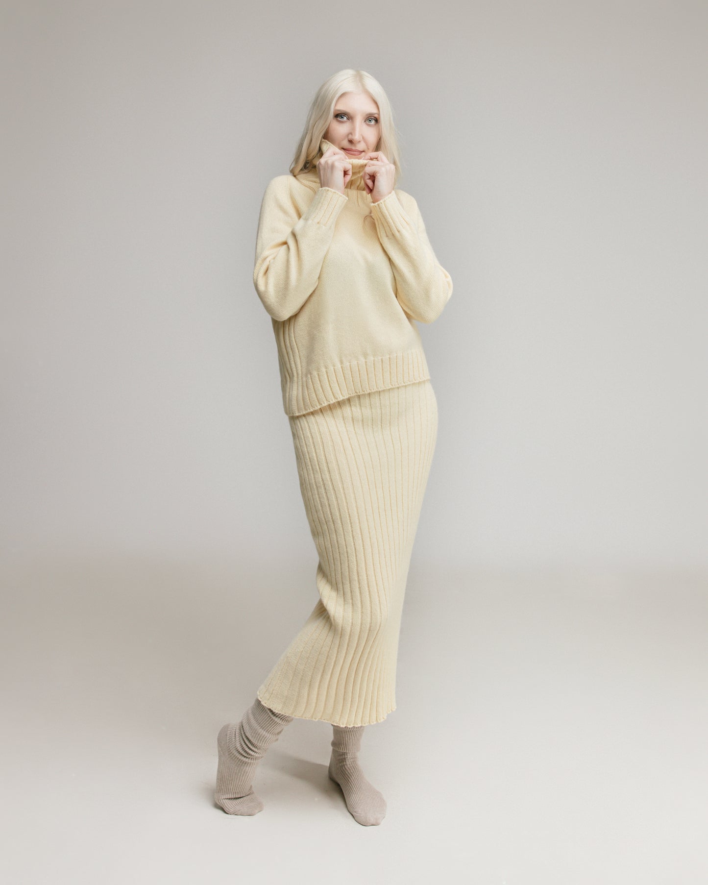 Woolen ribbed skirt and pullover
