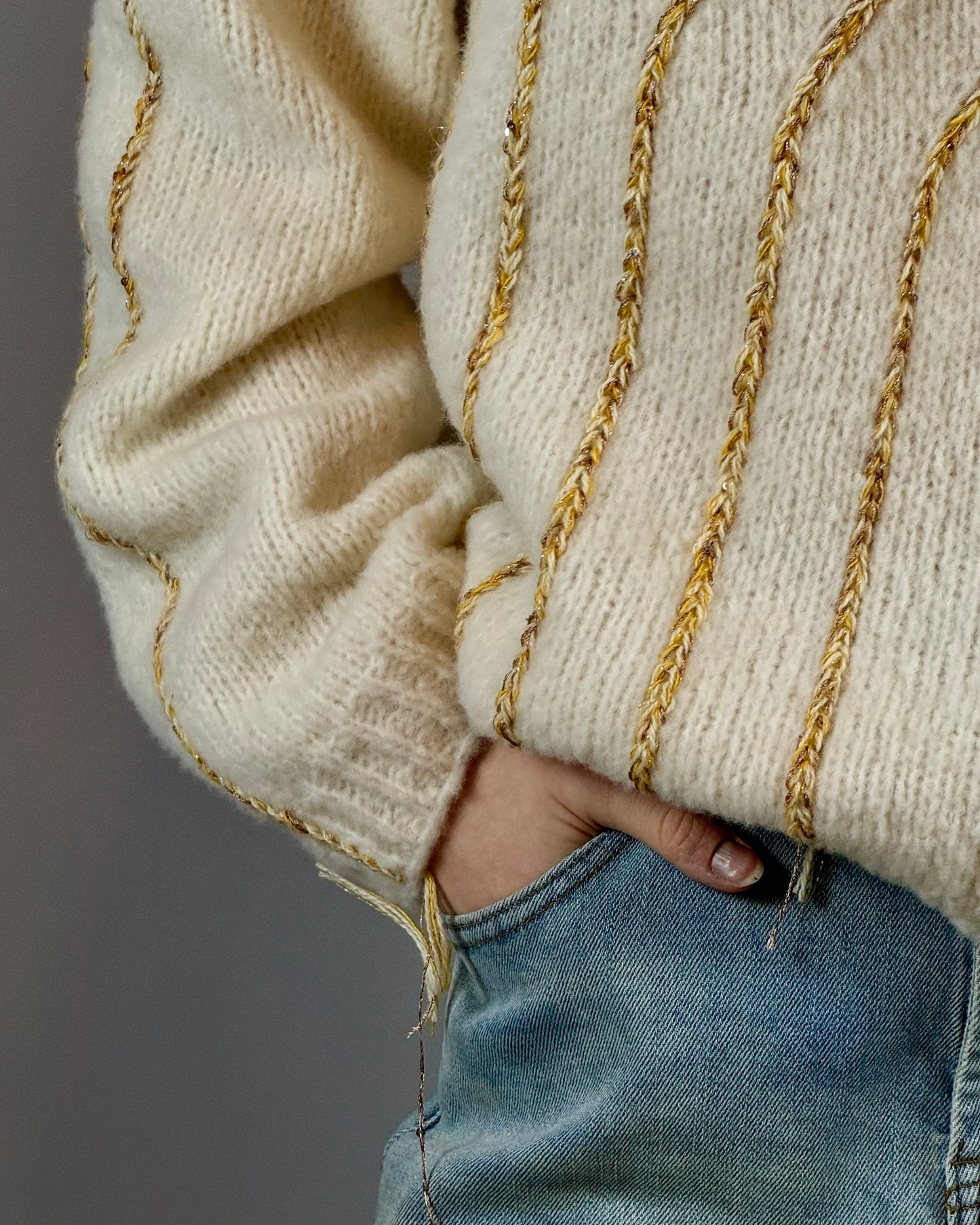 White Pullover