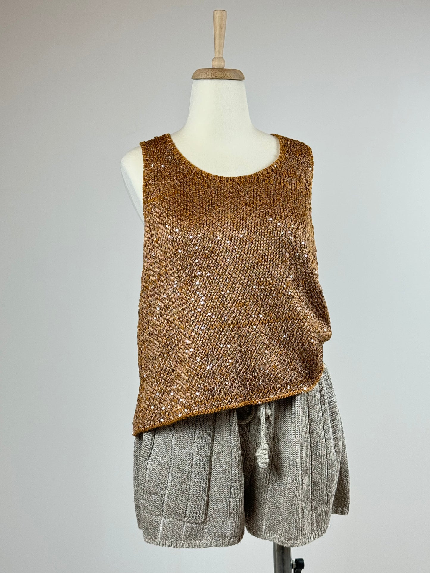 Cotton and paillettes no-sleeve summer top