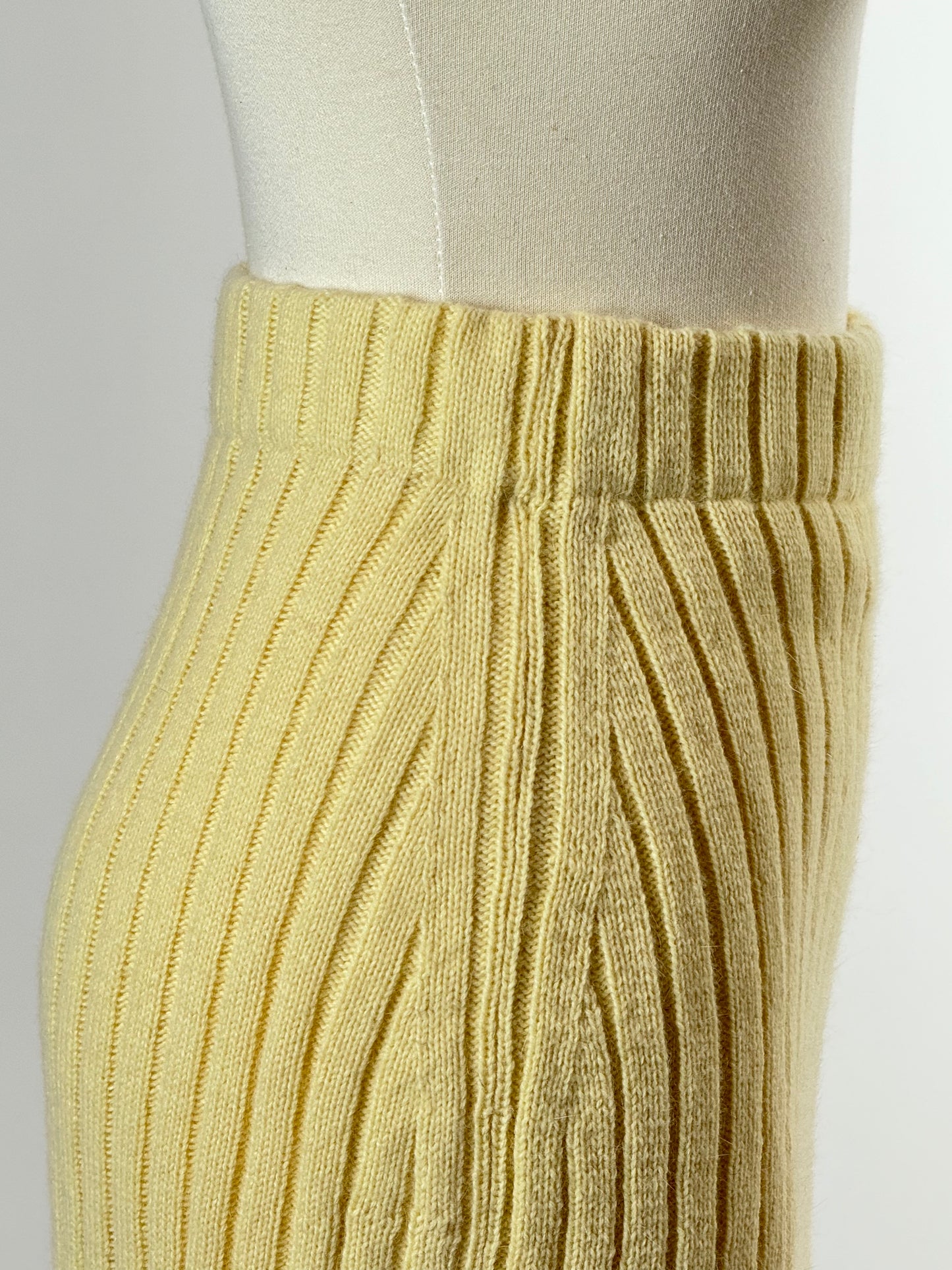 Woolen ribbed skirt and pullover