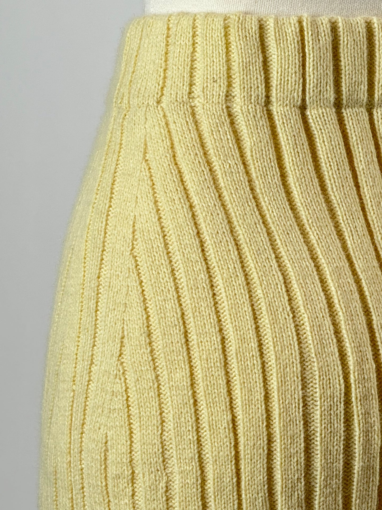 Woolen ribbed skirt and pullover