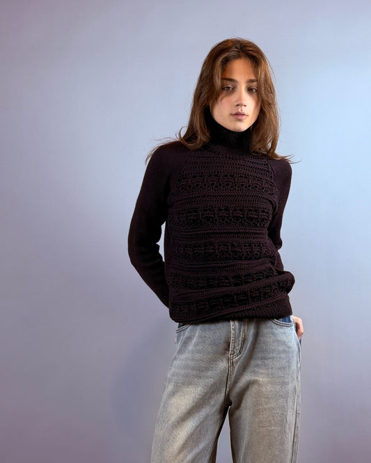 ყაისნაღით ნაქსოვი პულოვერი/ Crocheted detailed pullover