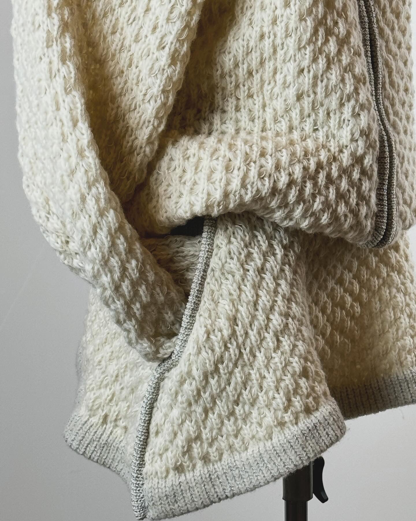 თეთრი ჰაეროვანი შალის ორეული/white airy woolen set