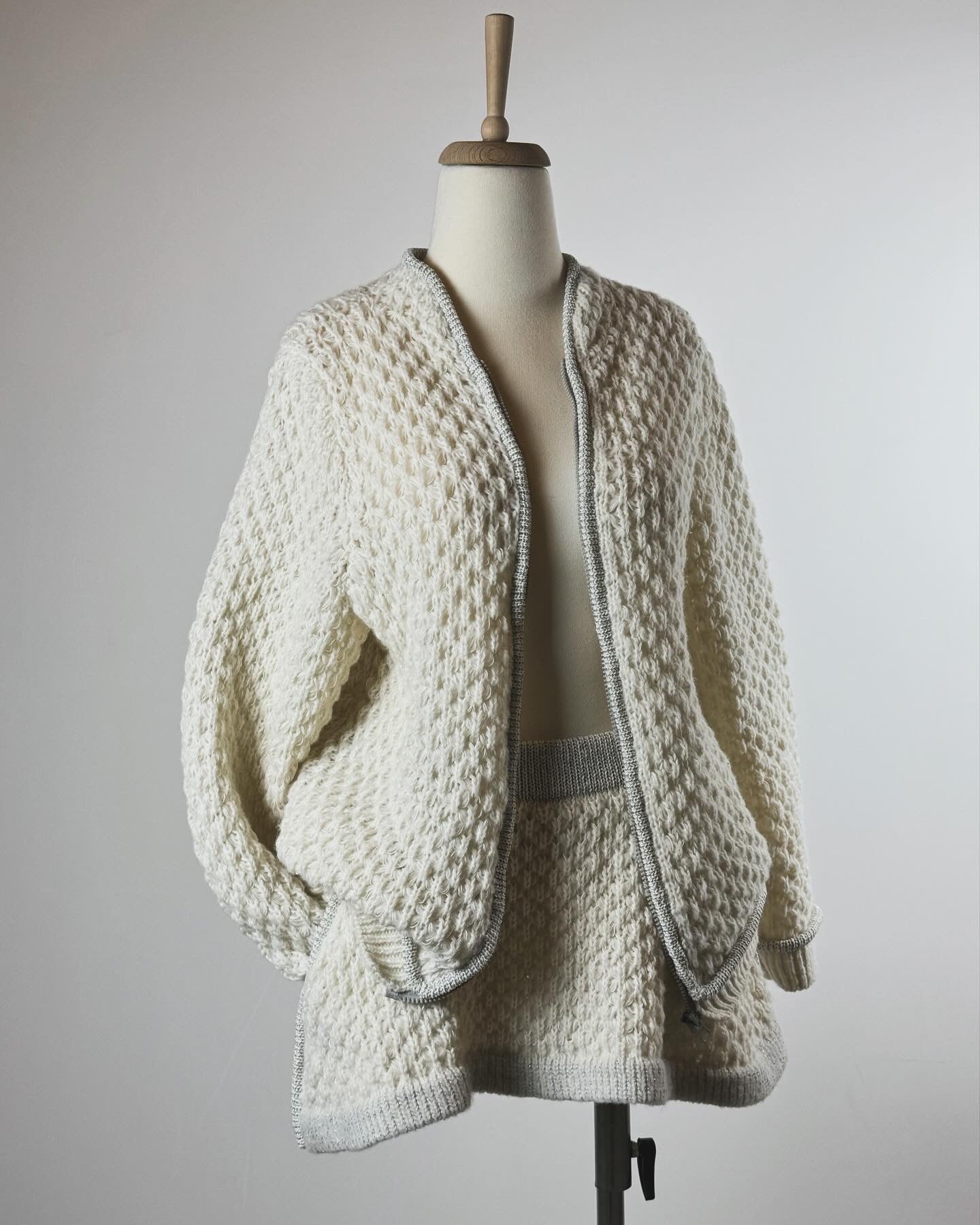 თეთრი ჰაეროვანი შალის ორეული/white airy woolen set