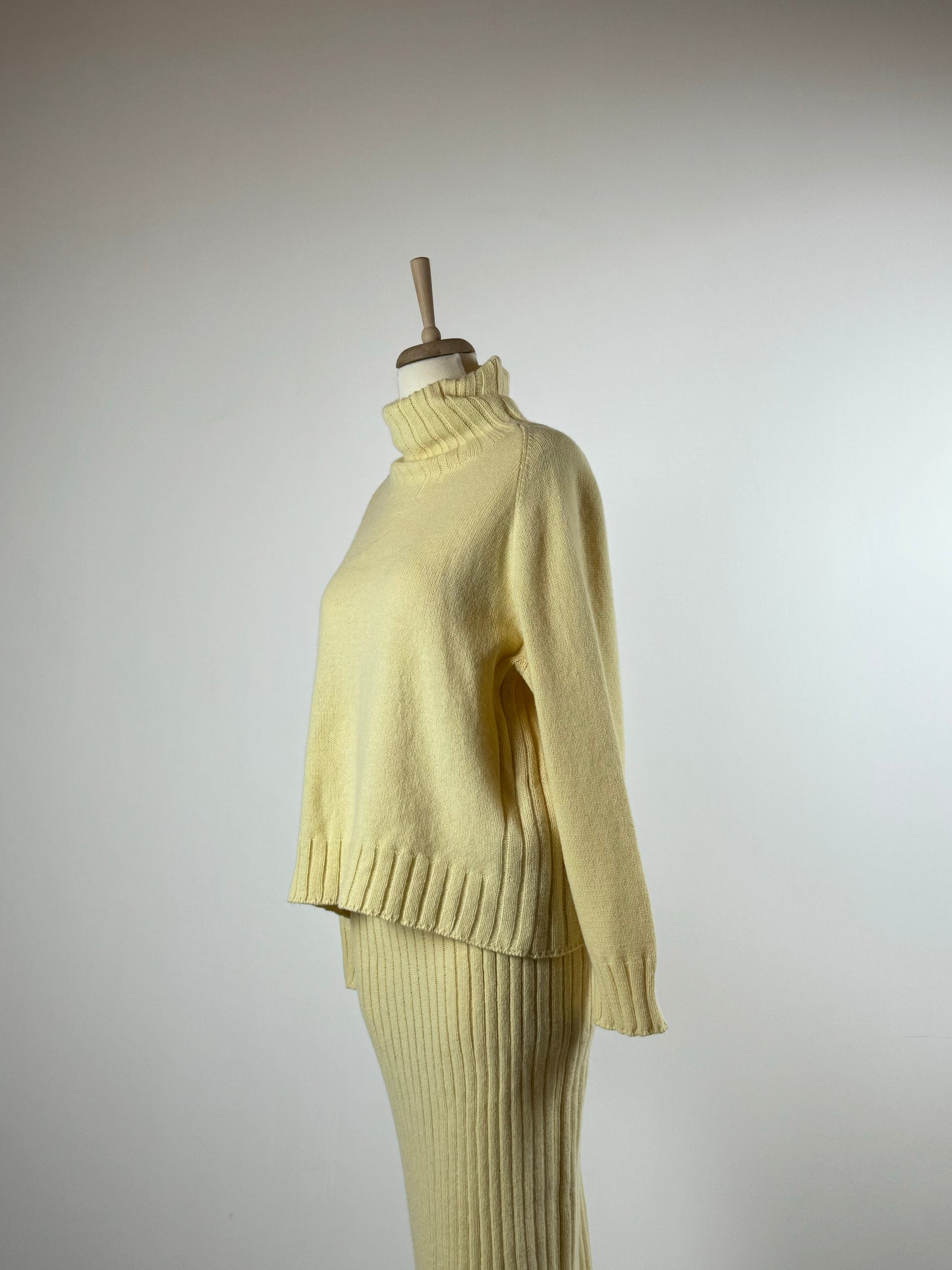 შალის ორეული რიბანა-ქვედაბოლოთი./Woolen ribbed skirt and pullover