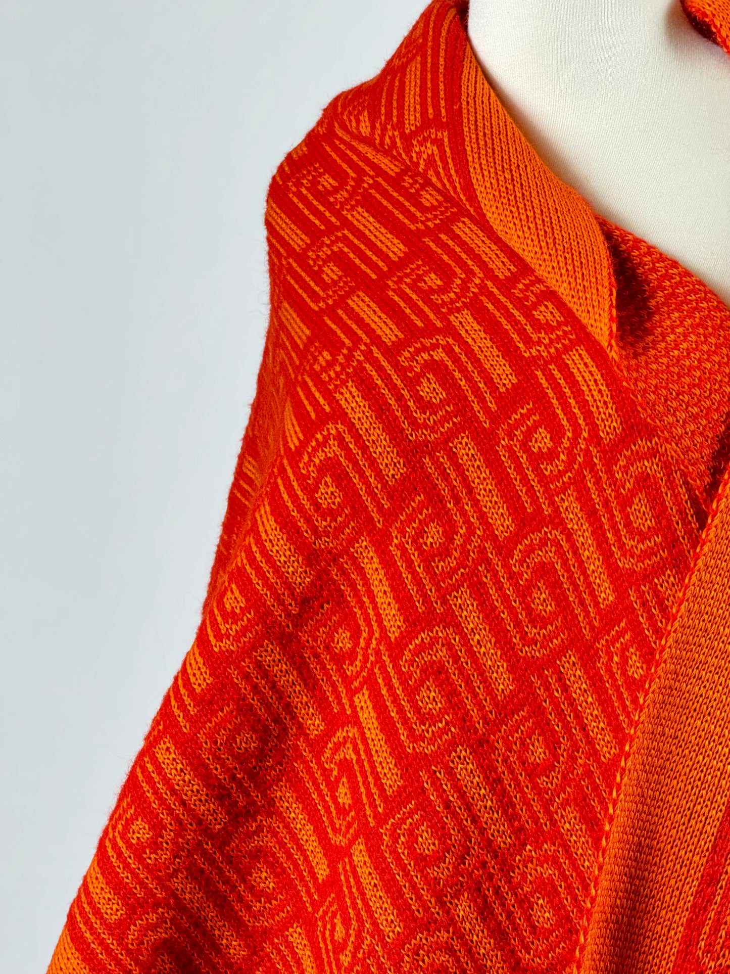 დიდი ზომის ორნამენტიანი კაშნე/Ornamented scarf
