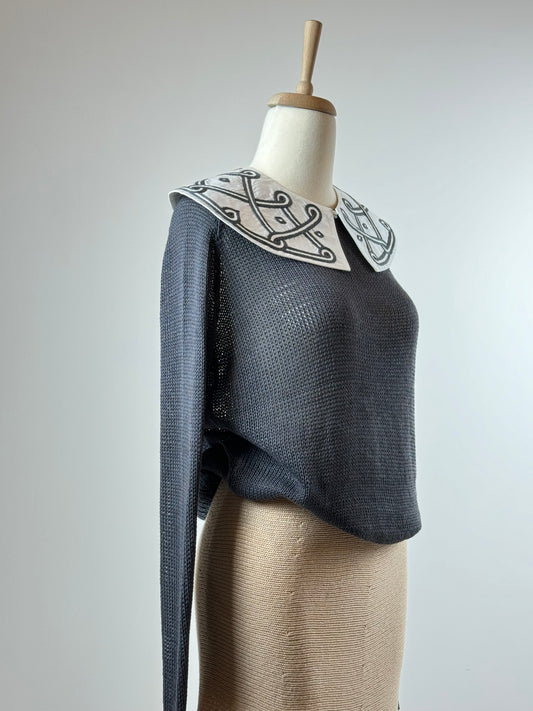კოტონის პულოვერი ხელით ამოქარგული საყელოთი./Cotton pullover with hand-embroidered cotton collar